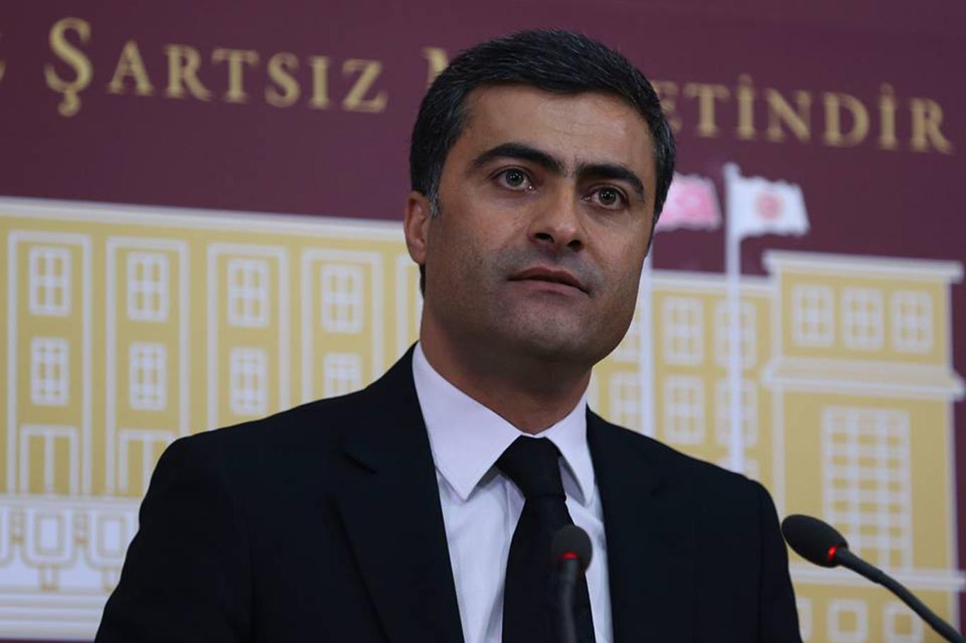 "PKK sizi tükürüğüyle boğar" diyen HDP'li vekilin tahliyesi reddedildi "PKK sizi tükürüğüyle boğar" diyen HDP'li vekilin tahliyesi reddedildi